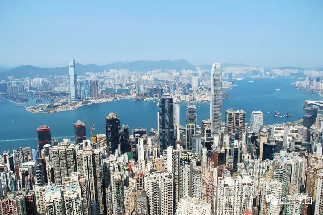 一年來，企業(yè)內(nèi)外媒體對公司各條戰(zhàn)線涌現(xiàn)出來的優(yōu)秀代表做了大量宣傳報(bào)道，多角度、多層面展現(xiàn)金川人勇于擔(dān)當(dāng)、積極向上的精神風(fēng)貌，金川品牌的知名度、美譽(yù)度得以提升。
