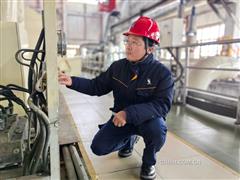 善學(xué)多思敢創(chuàng)新 雷厲風(fēng)行勇突破——記2024年度中鋁集團(tuán)勞動模范、鄭州鋁業(yè)生產(chǎn)管控中心黨委書記李義飛
